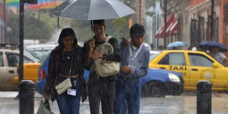 Clima en Quintana Roo: Prevén lluvias aisladas y temperaturas calurosas este martes