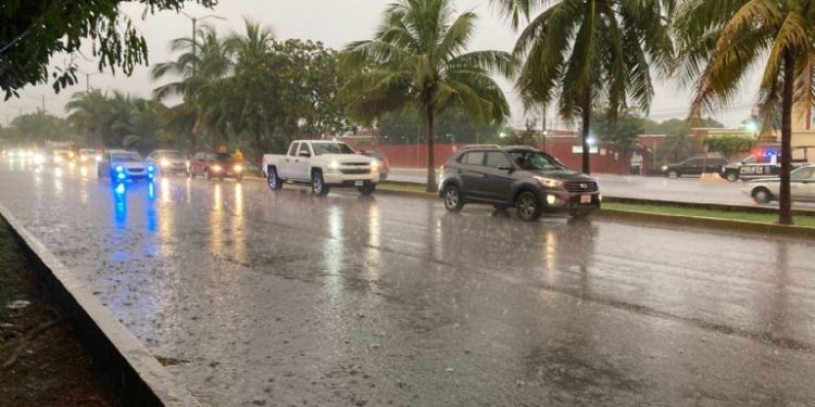 Lluvias intensas ponen en alerta al sur de Quintana Roo este lunes