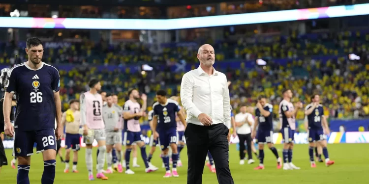 Steve Clarke renuncia como seleccionador de Escocia tras eliminación