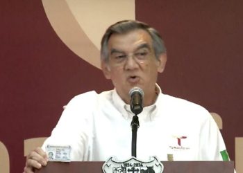 Américo Villarreal exhibe su visa y niega restricciones en Estados Unidos