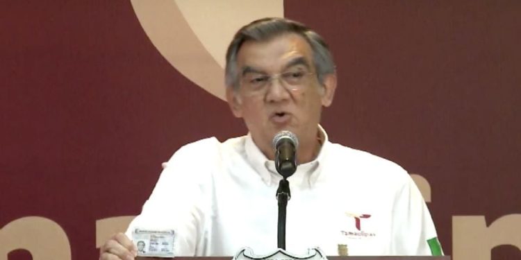 Américo Villarreal exhibe su visa y niega restricciones en Estados Unidos