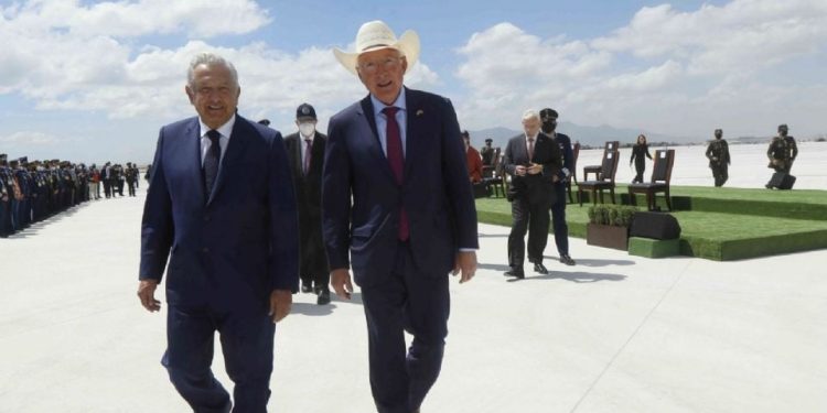 Ken Salazar asegura que AMLO temía lo que revelara “El Mayo” Zambada a EU