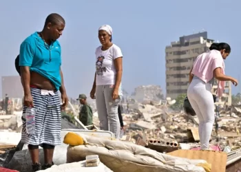 Sube a 920 la cifra de muertos por los terremotos en Venezuela