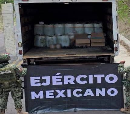 Decomisan en Sinaloa histórico cargamento de metanfetamina líquida