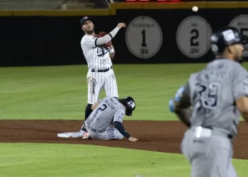 Tigres de Quintana Roo rugen ante Sultanes y se llevan la serie con triunfo de 8-2