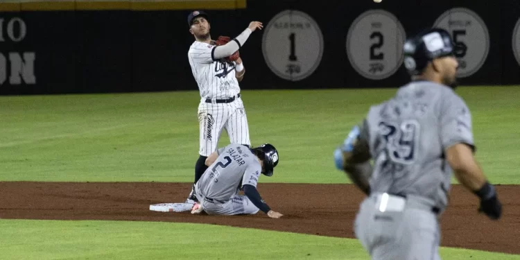 Tigres de Quintana Roo rugen ante Sultanes y se llevan la serie con triunfo de 8-2