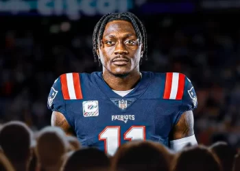 A.J. Brown presentado como nuevo jugador de los New England Patriots tras dejar a los Eagles.