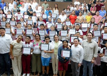 Fomenta Ana Paty Peralta la participación democrática infantil en Cancún