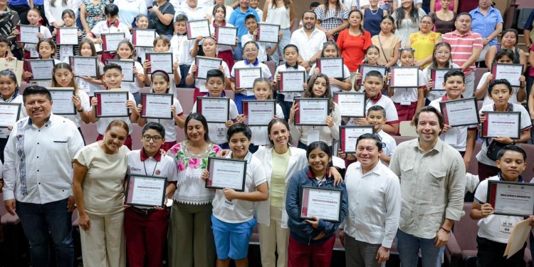 Fomenta Ana Paty Peralta la participación democrática infantil en Cancún