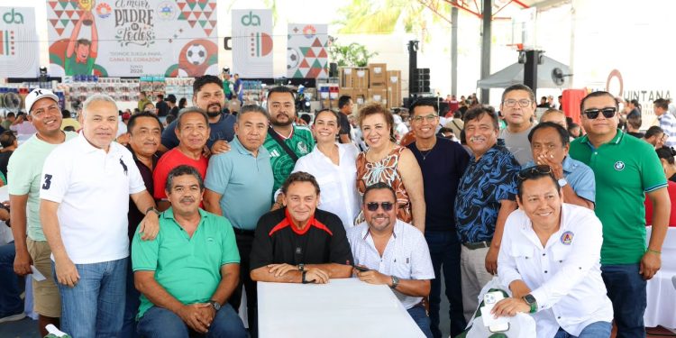 Ana Paty Peralta festeja a padres trabajadores del Ayuntamiento de BJ en Cancún