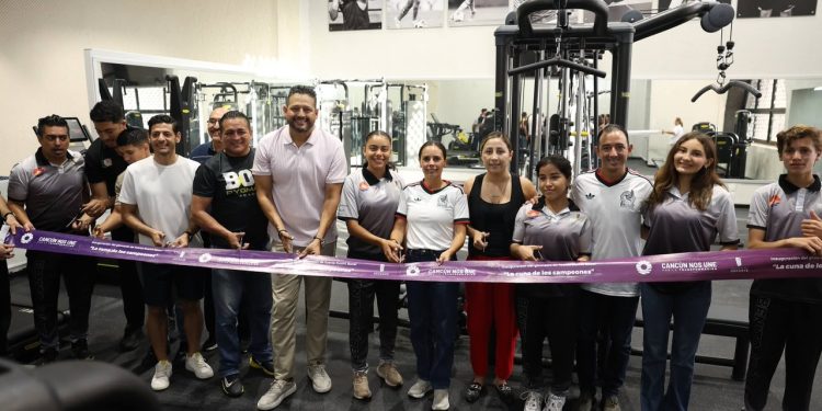 Cumple Ana Paty Peralta con moderno gimnasio para atletas en Cancún