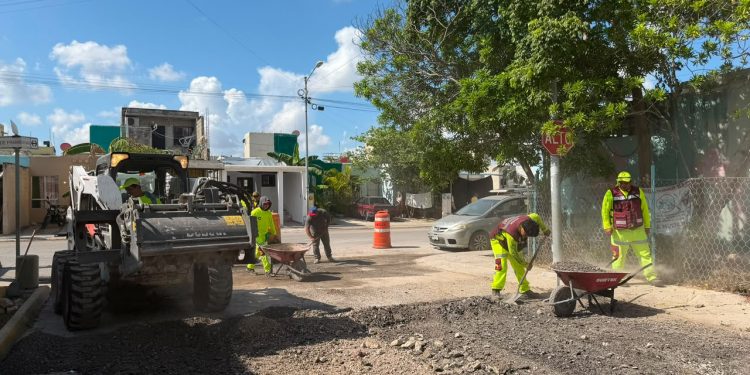 Gobierno de Benito Juárez mejora vialidades en la SM 249