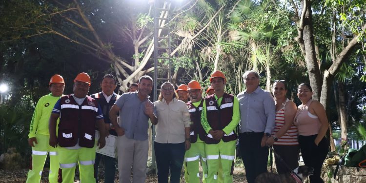 Refuerza Ayuntamiento de BJ alumbrado público en SM 525