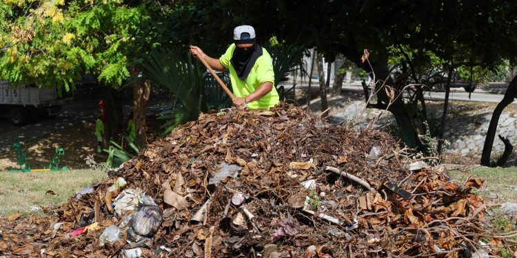 Autoridades de BJ mejoran espacios públicos para familias cancunenses