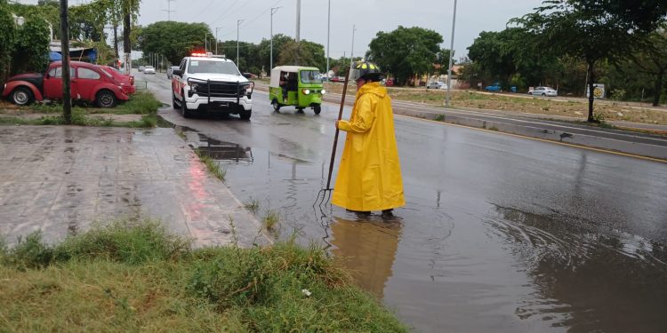 Autoridades de Cancún revisan operativo tras lluvias y destacan acciones preventivas