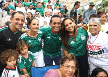 Ana Paty Peralta y Mara Lezama viven el partido inaugural de México en “Cancún Fut Fest”
