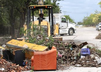 Ayuntamiento de BJ atiende solicitudes vecinales con limpieza de espacios públicos