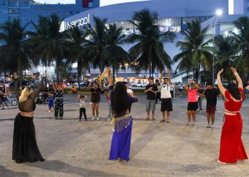 Cientos de familias disfrutan una doble jornada del Paseo Cancunense
