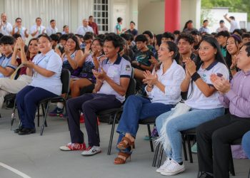 Ana Paty Peralta reconoce inversión en infraestructura educativa en Cancún