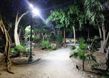 Ayuntamiento de BJ mejora iluminación en el parque Aurora de la SM 44