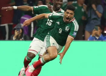 Raúl Jiménez cerca de superar a Chicharito como máximo goleador