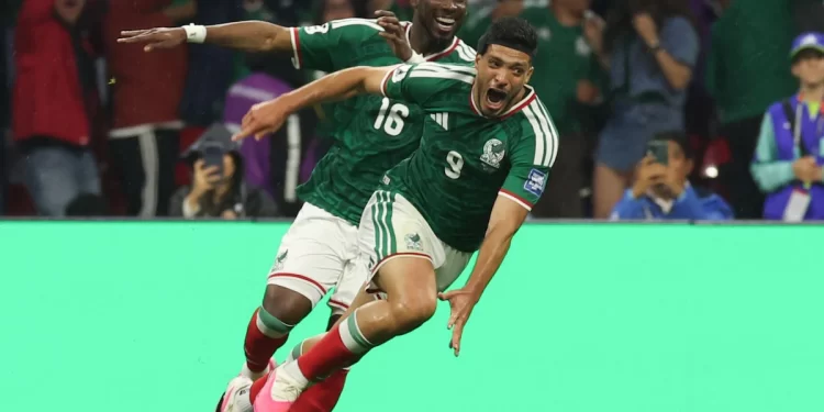 Raúl Jiménez cerca de superar a Chicharito como máximo goleador