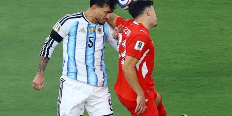 Homenaje de la selección argentina a Antonio Rattín en el Mundial