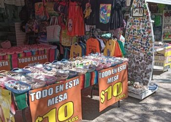 Comerciantes de Cancún enfrentan caída en ventas de souvenirs