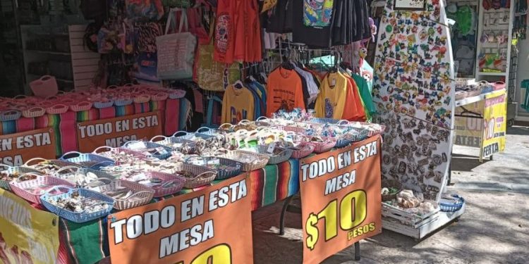 Comerciantes de Cancún enfrentan caída en ventas de souvenirs