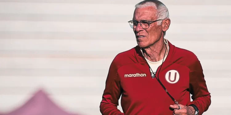 Héctor Cúper no está contento con la situación en Universitario