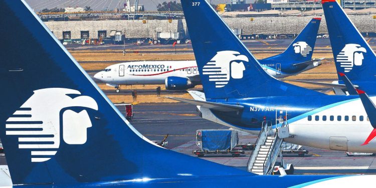 Sobrecargos rechazan en urnas el convenio de Aeroméxico