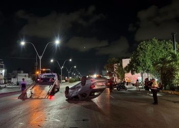 Fuerte volcadura en la López Portillo deja un herido y un conductor prófugo