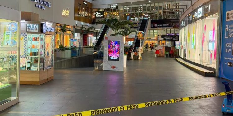 Cortocircuito desata evacuación en Plaza Las Américas Cancún