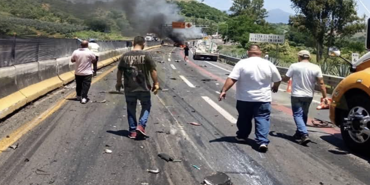 Accidente múltiple en la autopista Guadalajara–Tepic deja nueve fallecidos y 13 lesionados