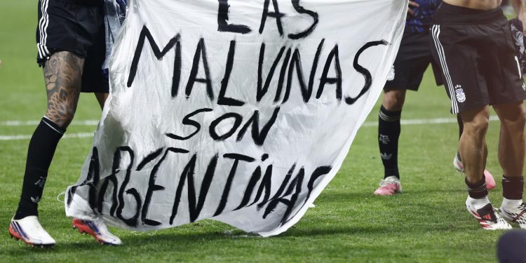 Reino Unido pide a FIFA investigar gesto argentino por las Malvinas