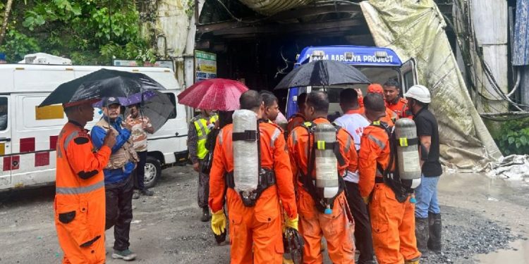 Explosión en túnel del Himalaya deja 11 muertos y 14 desaparecidos en India