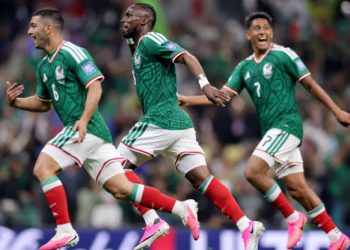 Julián Quiñones celebra su gol durante el partido entre México y Ecuador en el Mundial 2026.
