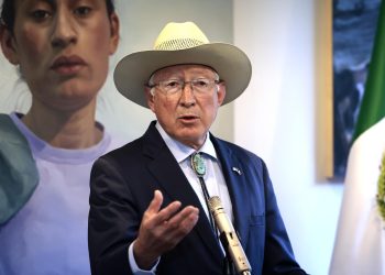 Ken Salazar intentó contactar a López Obrador tras captura del ‘Mayo’ Zambada