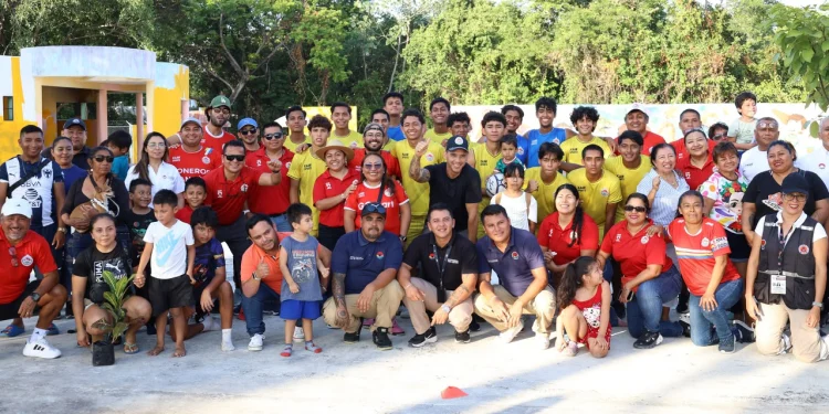 Fortalece Ayuntamiento de BJ convivencia familiar en la SM 94 con “El Fútbol Nos Une”