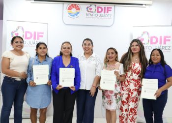 Entrega DIF Benito Juárez constancias a graduadas de los CDC