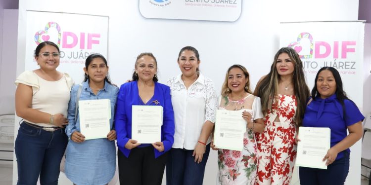 Entrega DIF Benito Juárez constancias a graduadas de los CDC