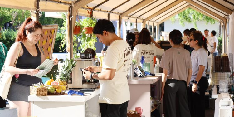 Juventud, café y deporte reactivan la Avenida Nader
