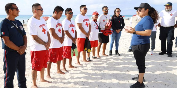 Fortalece Cancún vigilancia con guardavidas para garantizar playas seguras