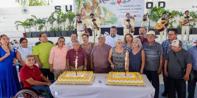 Reconocen legado de trabajadores jubilados y pensionados del Ayuntamiento de BJ