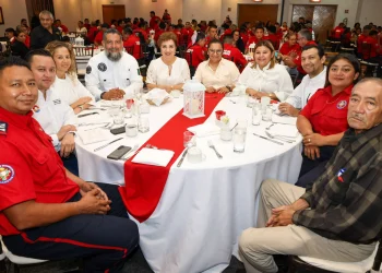 Celebra Ayuntamiento de BJ labor y compromiso de los bomberos de Cancún