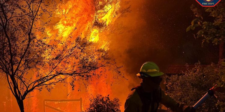 EE.UU. eleva alerta por 94 incendios forestales activos