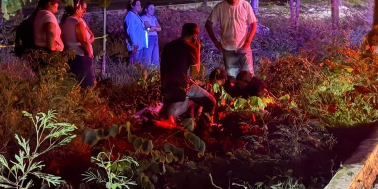 Accidente de motocicleta en Cancún–Puerto Morelos deja un joven muerto y otro herido