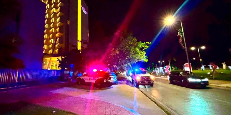 Turista estadounidense fallece tras caer del piso 18 en hotel de la Zona Hotelera