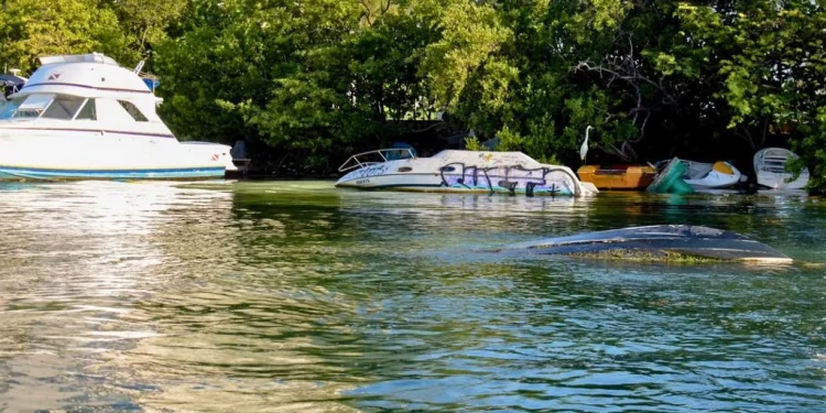 Iniciará en septiembre campaña de retiro de embarcaciones abandonadas en la Laguna Nichupté