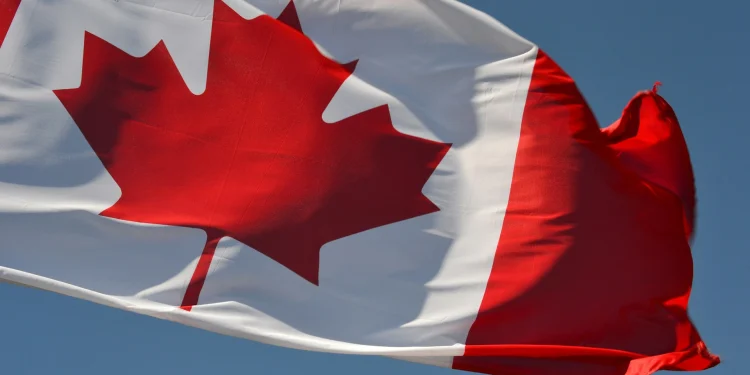Canadá impone aranceles de hasta 50% a productos de EE.UU.
